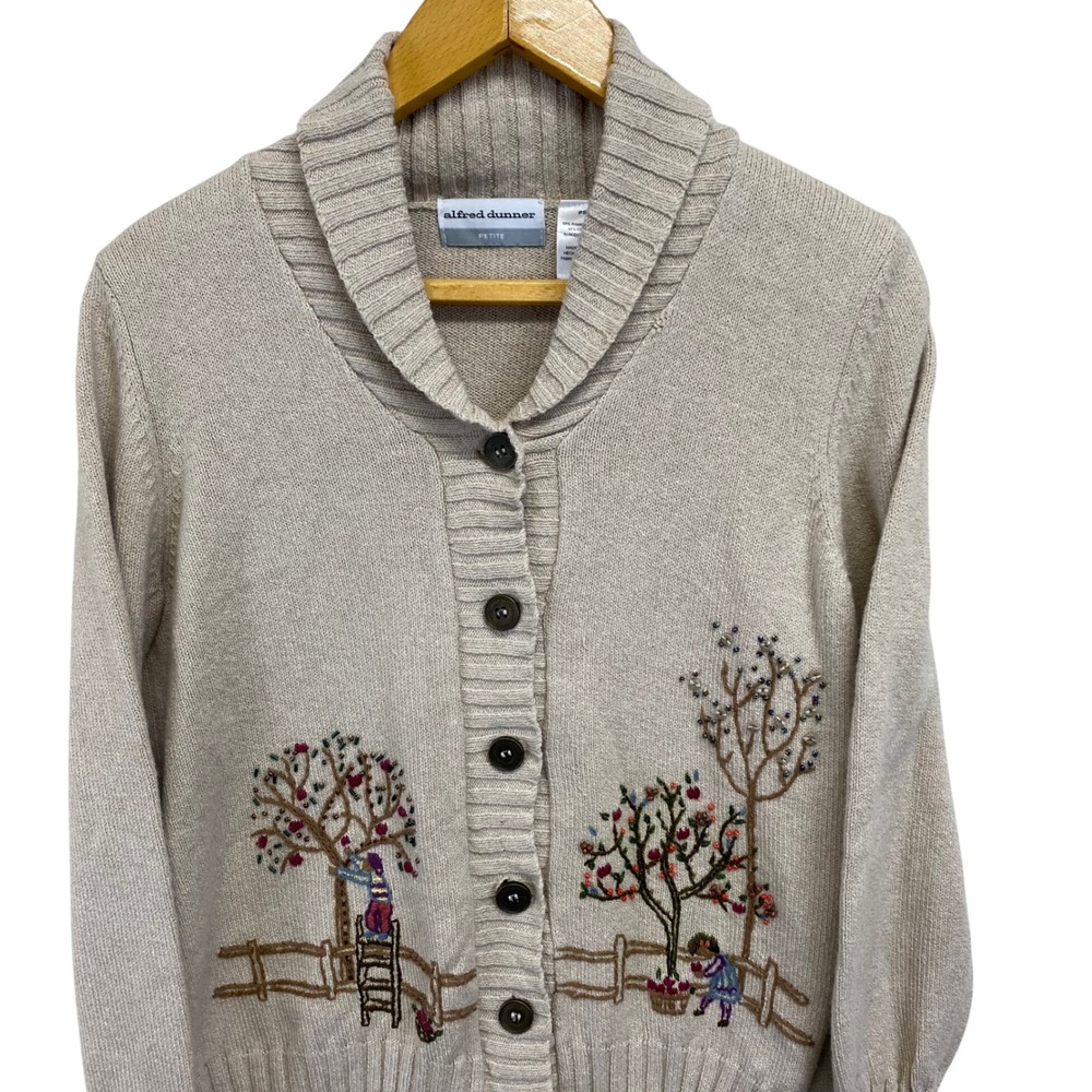 Vintage Alfred Dunner Petite Embroidered‎ Cardigan Picking Apples Beige Sweater